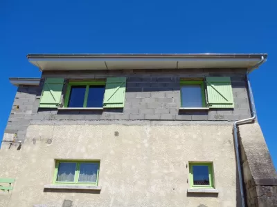 pvc sous toiture et gouttières